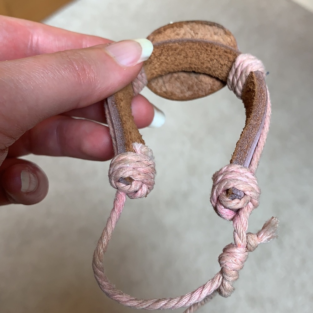 Pink leather adjustable skull bracelet - Picture 4 of 4